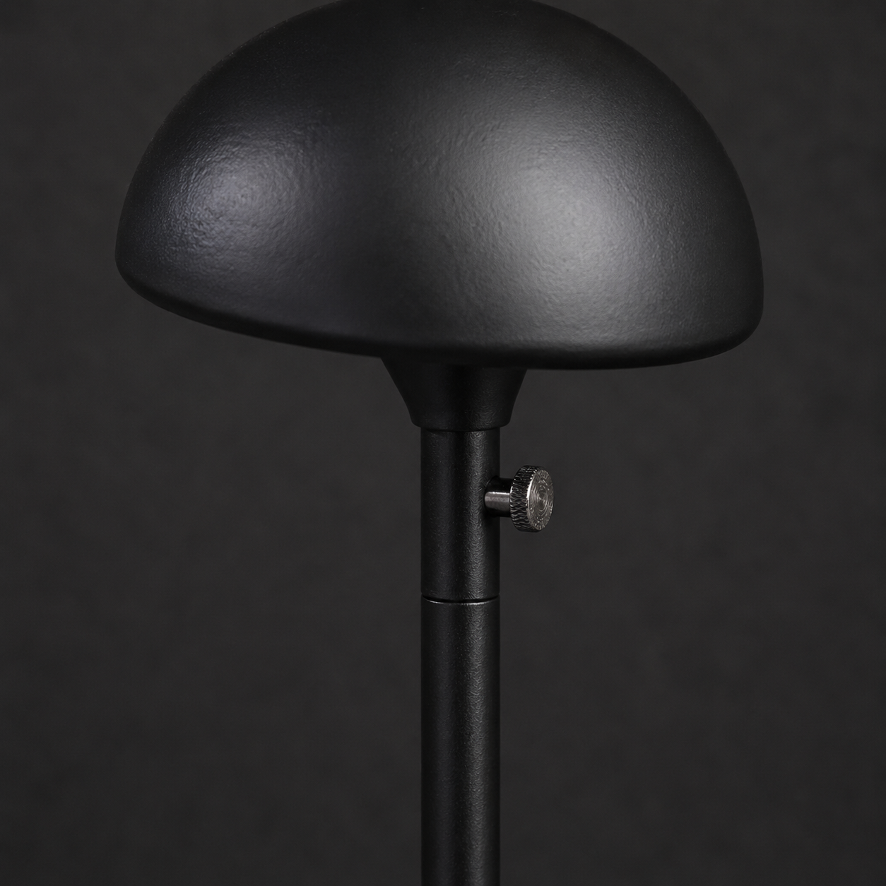 MetalHelmetDyplayStand2.png